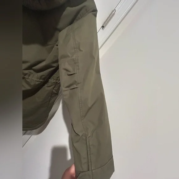 Fjallraven Women’s Greenland insulated hooded parka, Medium, Green - Picture 8 of 16